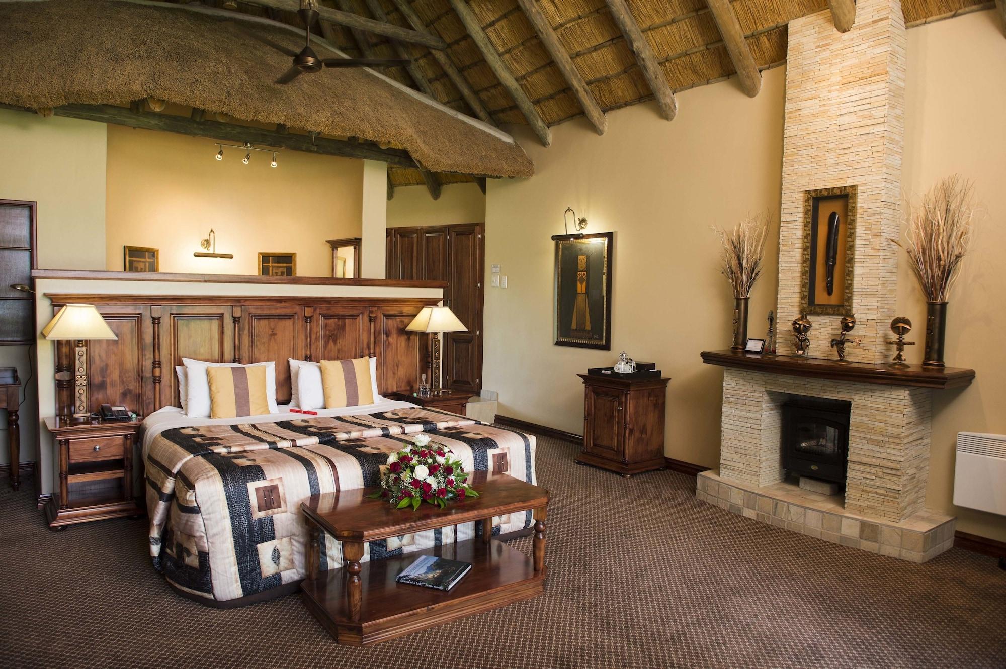 Cathedral Peak Hotel Уинтъртън Екстериор снимка