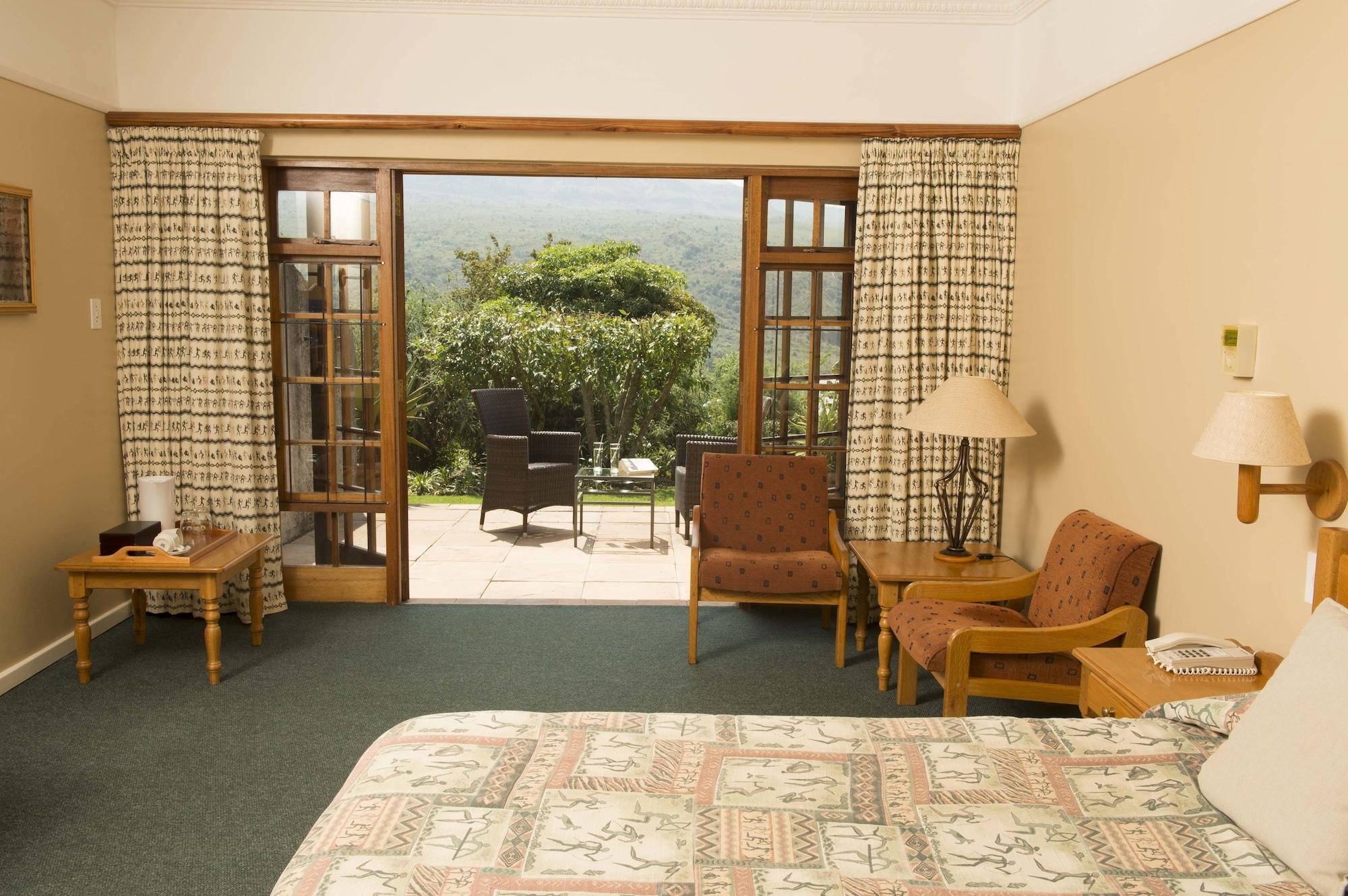 Cathedral Peak Hotel Уинтъртън Екстериор снимка