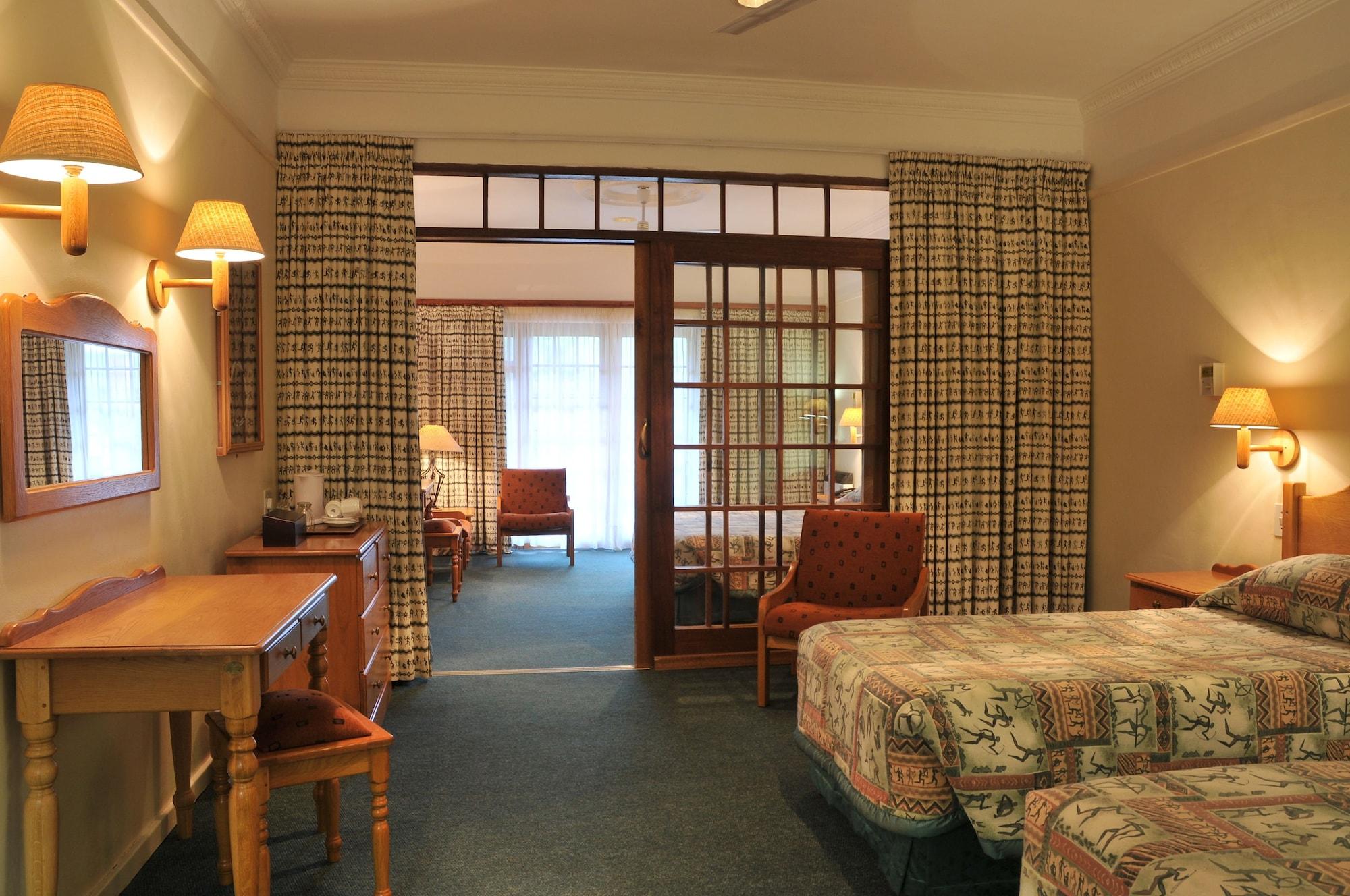 Cathedral Peak Hotel Уинтъртън Екстериор снимка